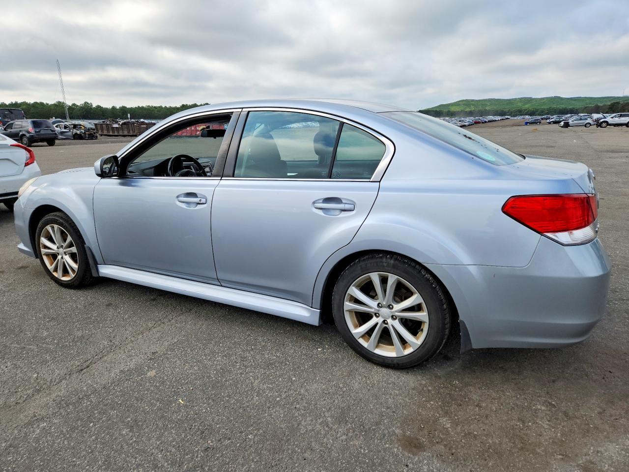 2013 Suba Legacy - zdjęcie 2