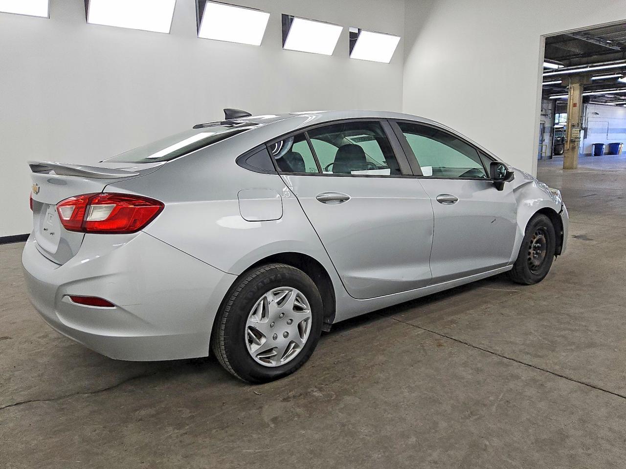 2018 Chevrolet Cruze Ls - zdjęcie 3