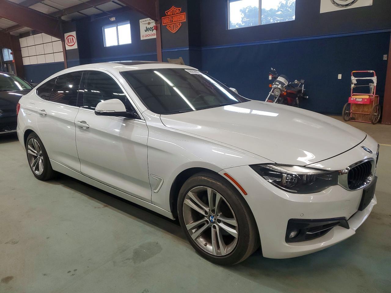 2018 BMW Seria 3 330i - zdjęcie 4