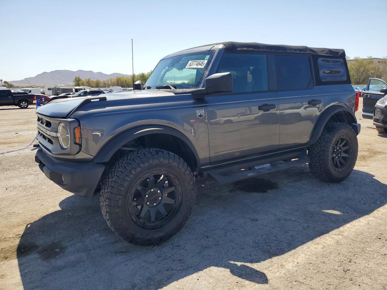 2022 Ford Bronco Base - zdjęcie główne