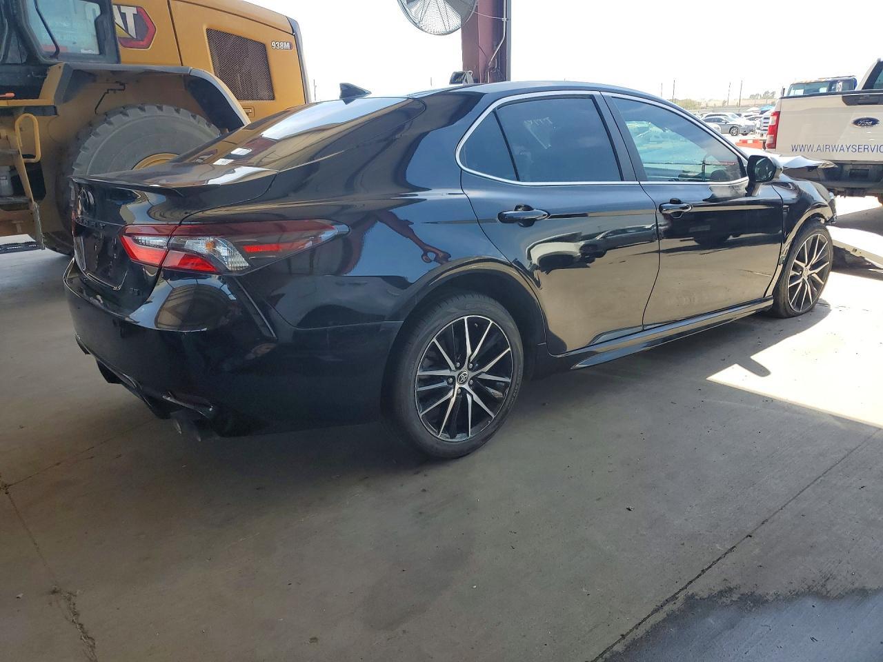 2021 Toyota Camry Se - zdjęcie 3