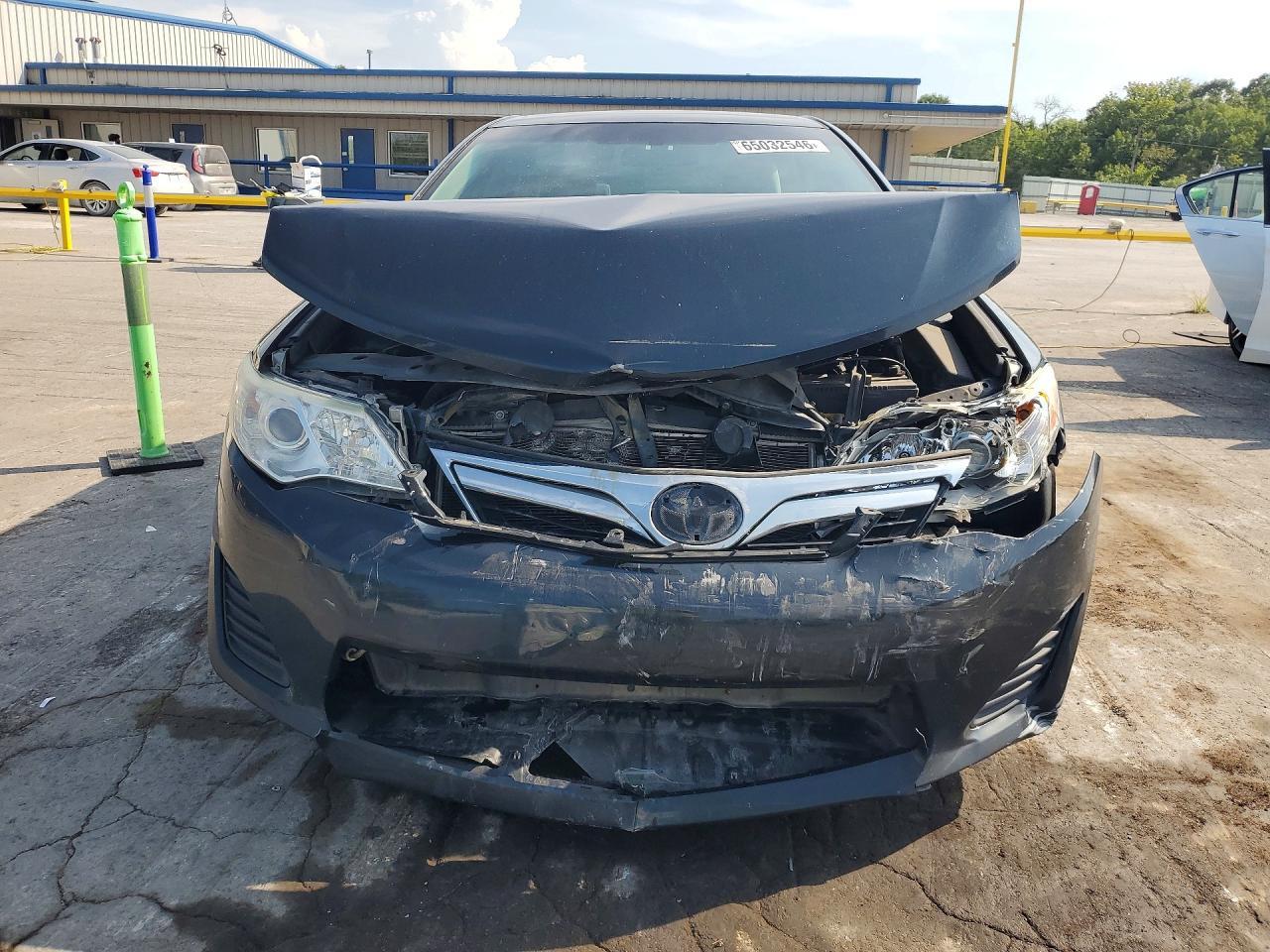 2014 Toyota Camry Le - zdjęcie 5