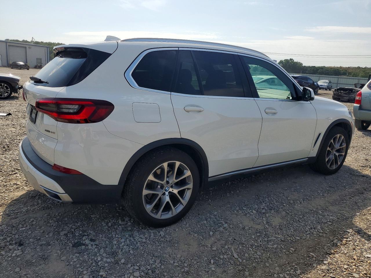 2021 BMW X5 xDrive40I - zdjęcie 3