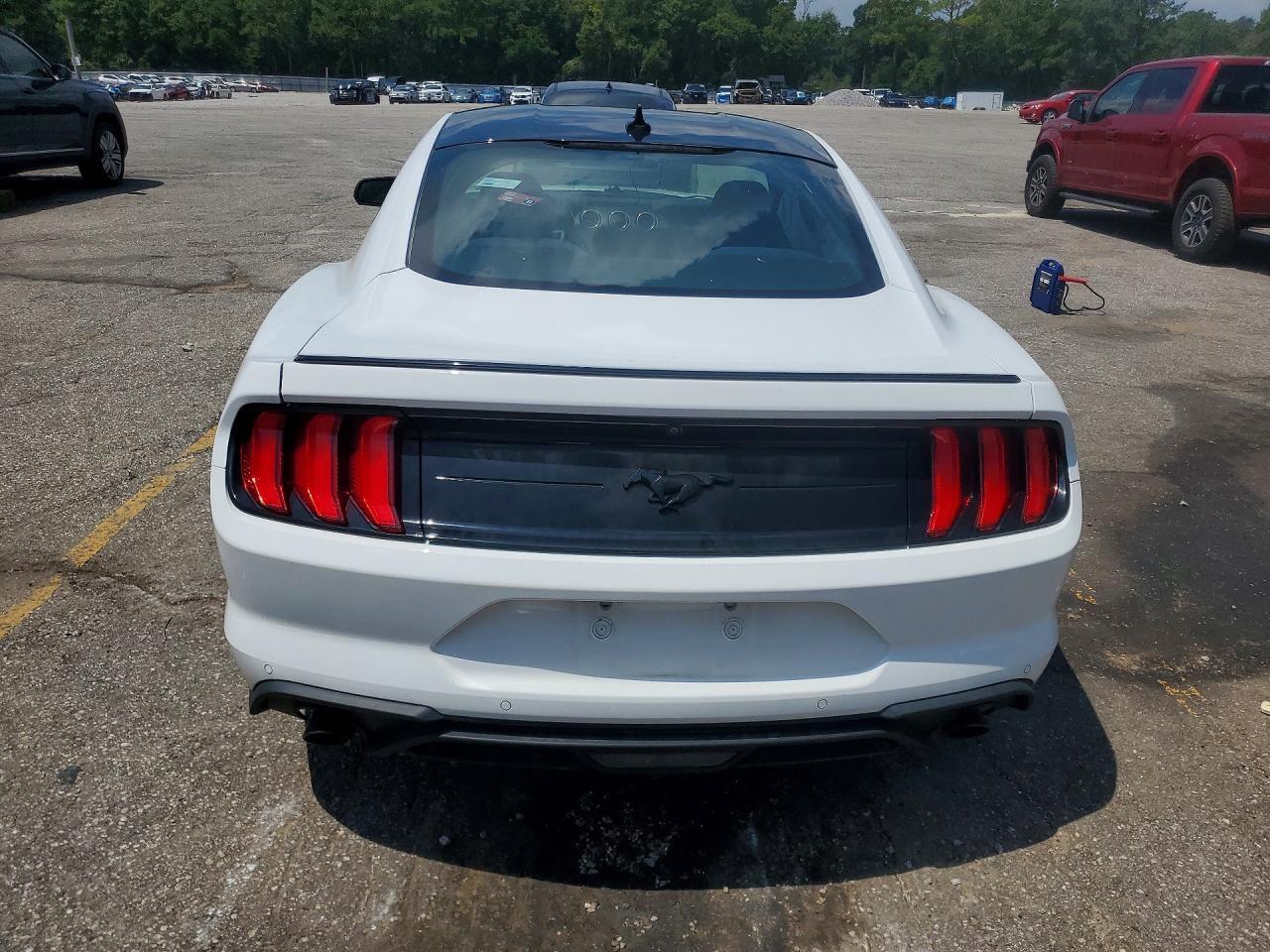 2022 Ford Mustang - zdjęcie 6