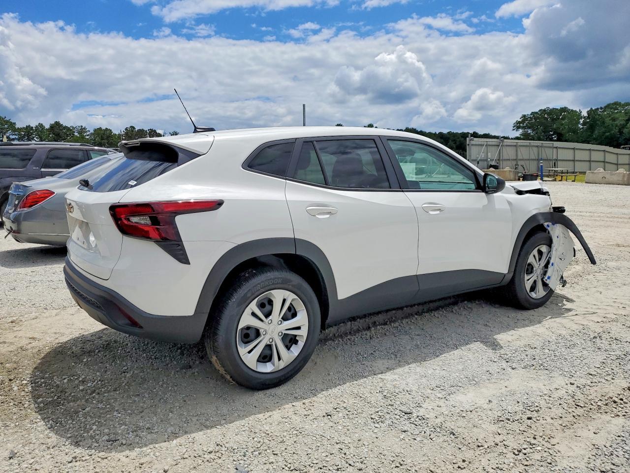 2026 Chevrolet Trax Ls - zdjęcie 3