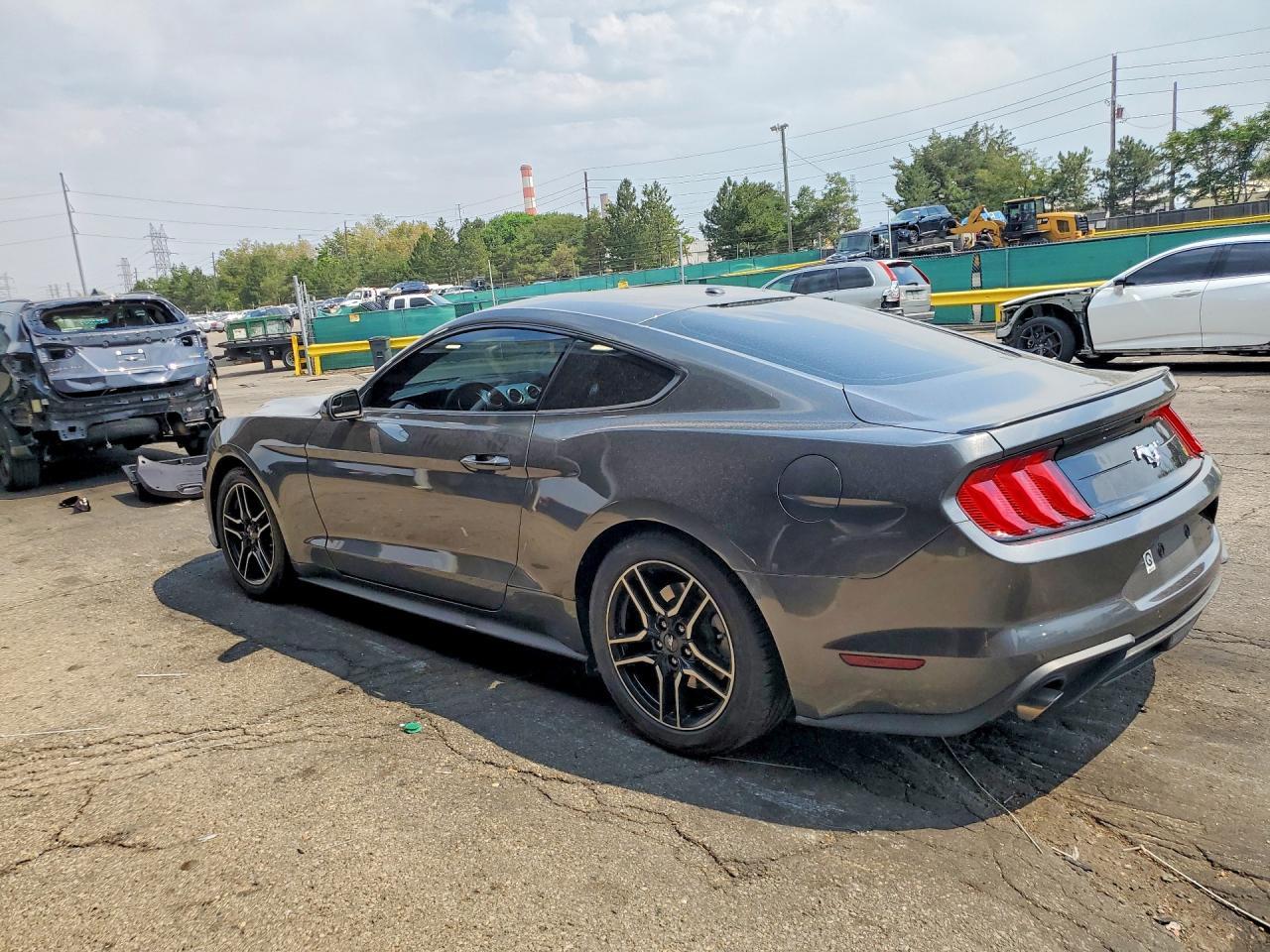 2018 Ford Mustang - zdjęcie 2