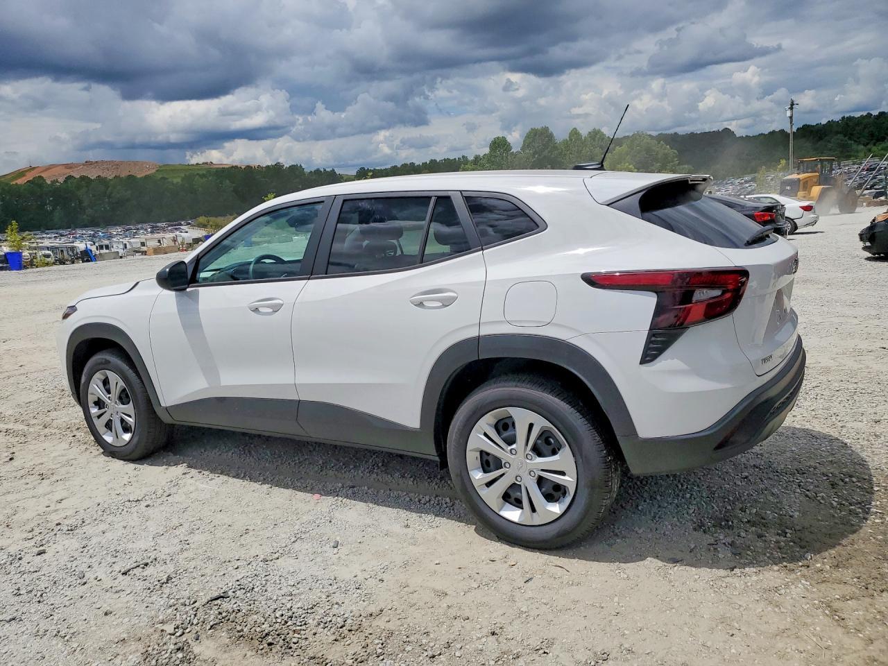 2026 Chevrolet Trax Ls - zdjęcie 2