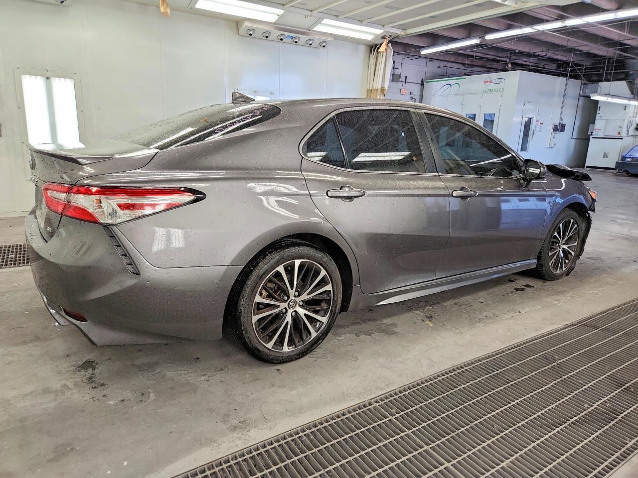 2020 Toyota Camry Se - zdjęcie 3