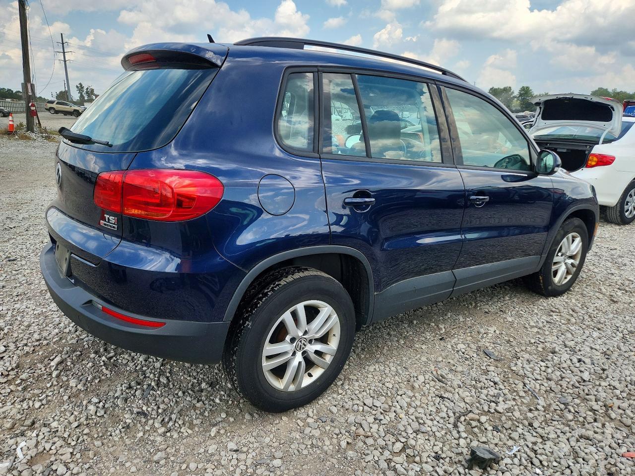 2016 Volkswagen Tiguan S - zdjęcie 3