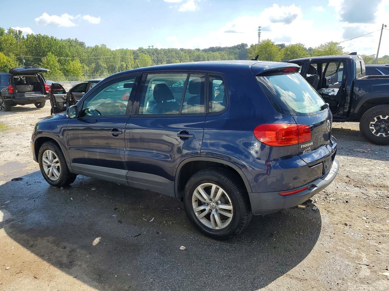 2014 Volkswagen Tiguan S - zdjęcie 2