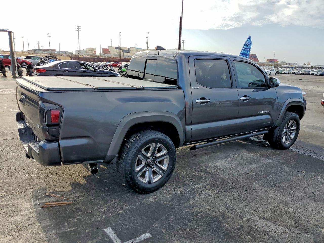 2017 Toyota Tacoma Limited - zdjęcie 3