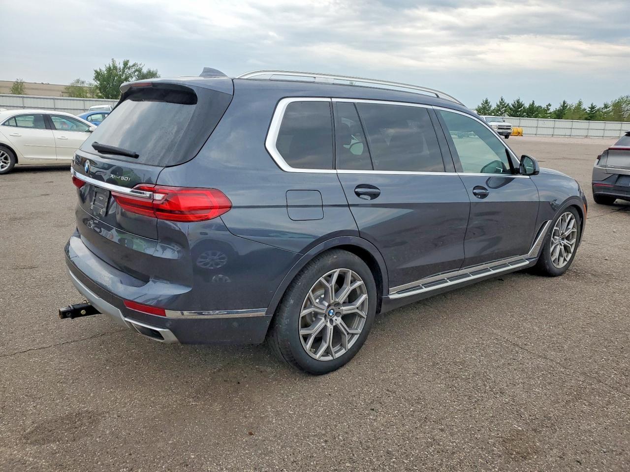 2020 BMW X7 xDrive50I - zdjęcie 3