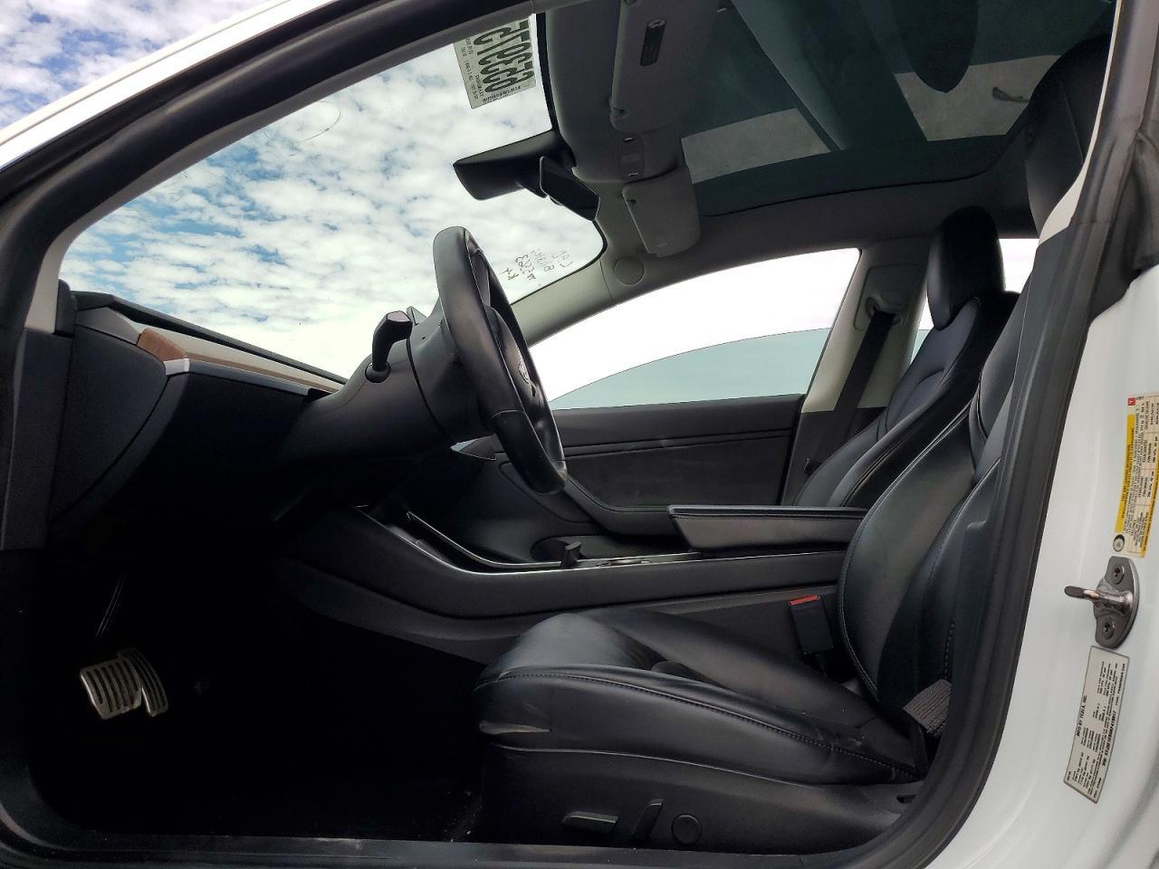 2019 Tesla Model 3 - zdjęcie 7