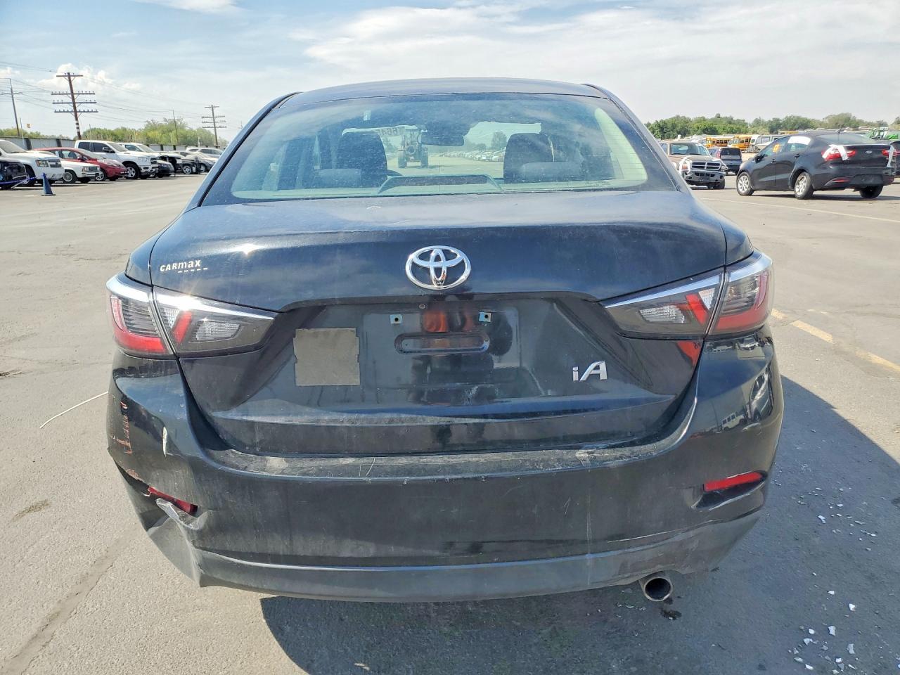 2017 Toyota Yaris Ia Base - zdjęcie 6