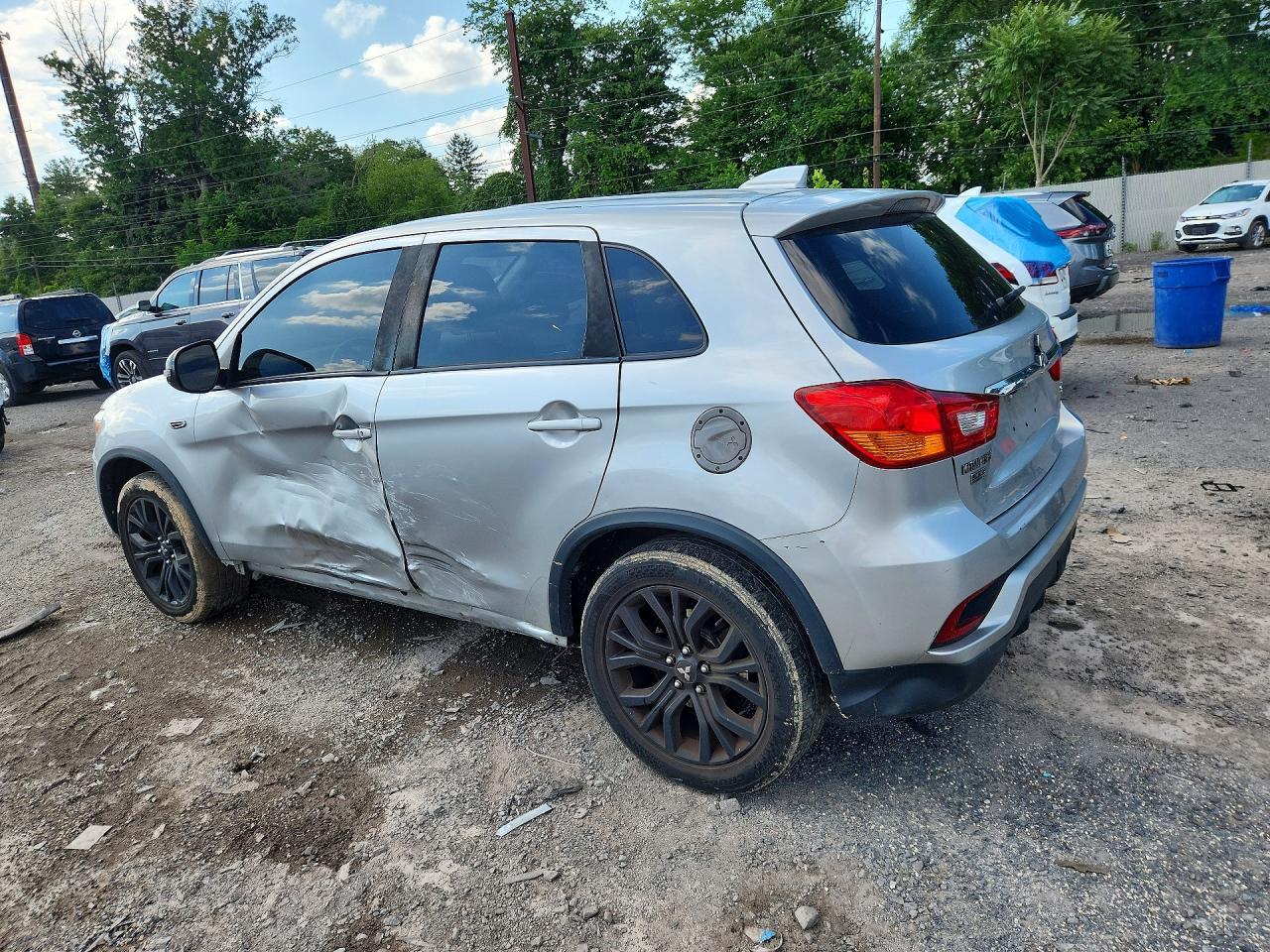 2018 Mitsubishi Outlander Sport Es - zdjęcie 2