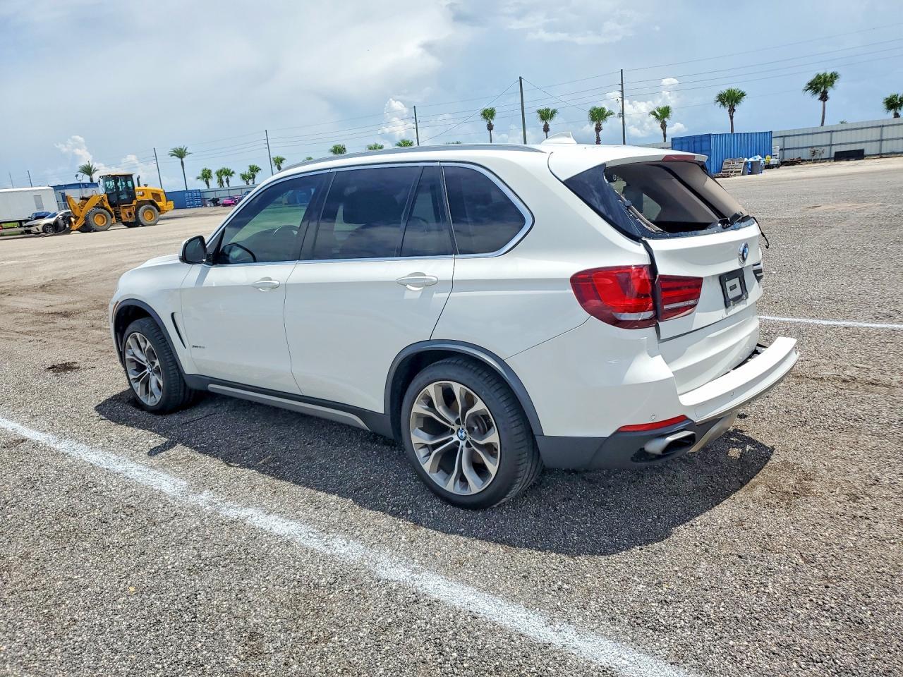 2016 BMW X5 xDrive50I - zdjęcie 2