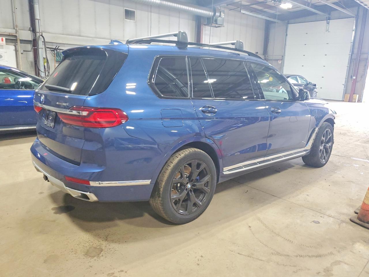 2022 BMW X7 xDrive40I - zdjęcie 3