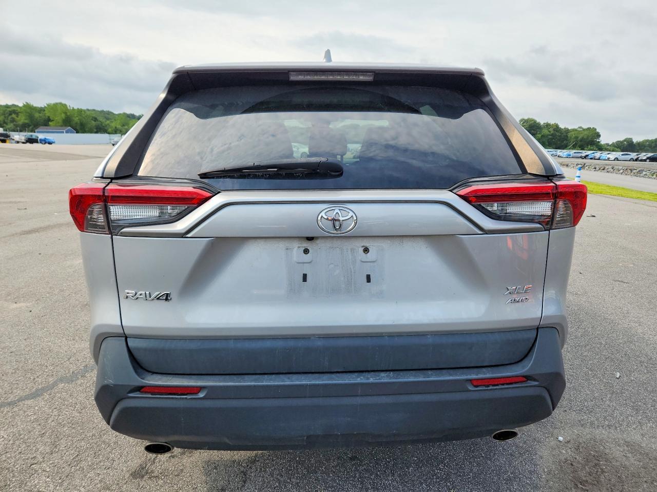 2021 Toyota Rav4 Xle - zdjęcie 6