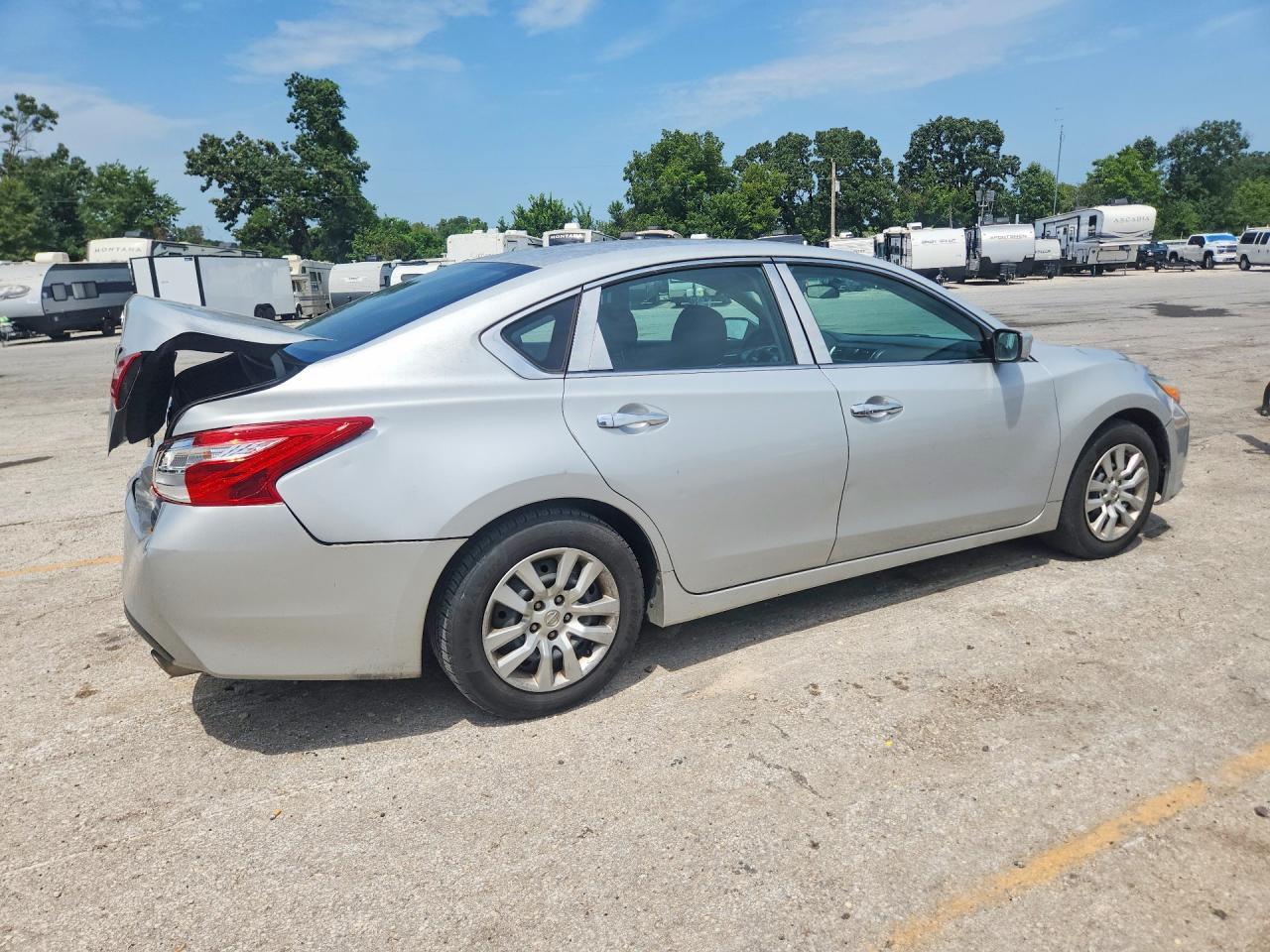 2016 Nissan Altima 4D 2Wd - zdjęcie 3