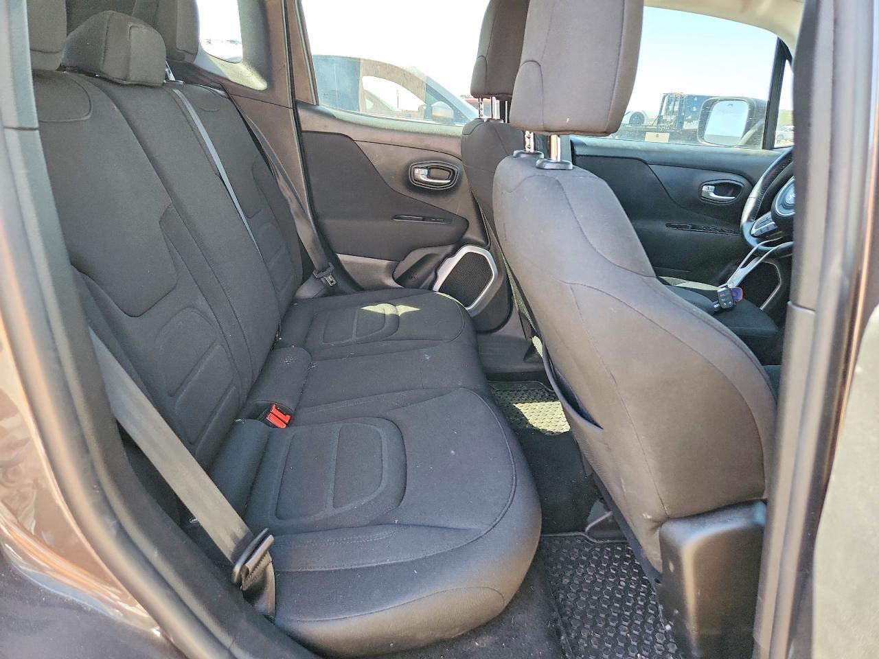 2018 Jeep Renegade Latitude - zdjęcie 11
