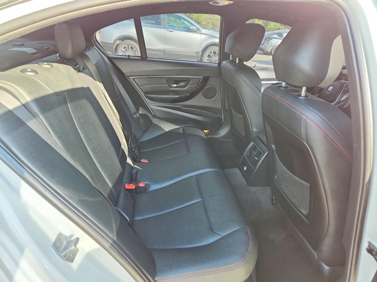 2017 BMW Seria 3 330i - zdjęcie 10