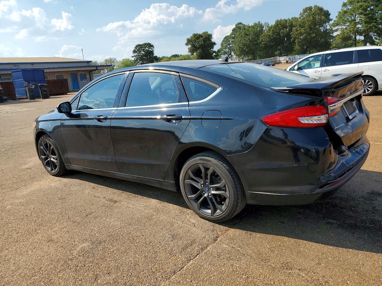 2018 Ford Fusion S - zdjęcie 2
