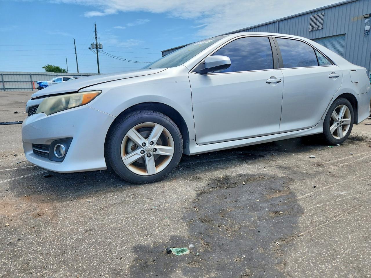 2014 Toyota Camry Se - zdjęcie główne