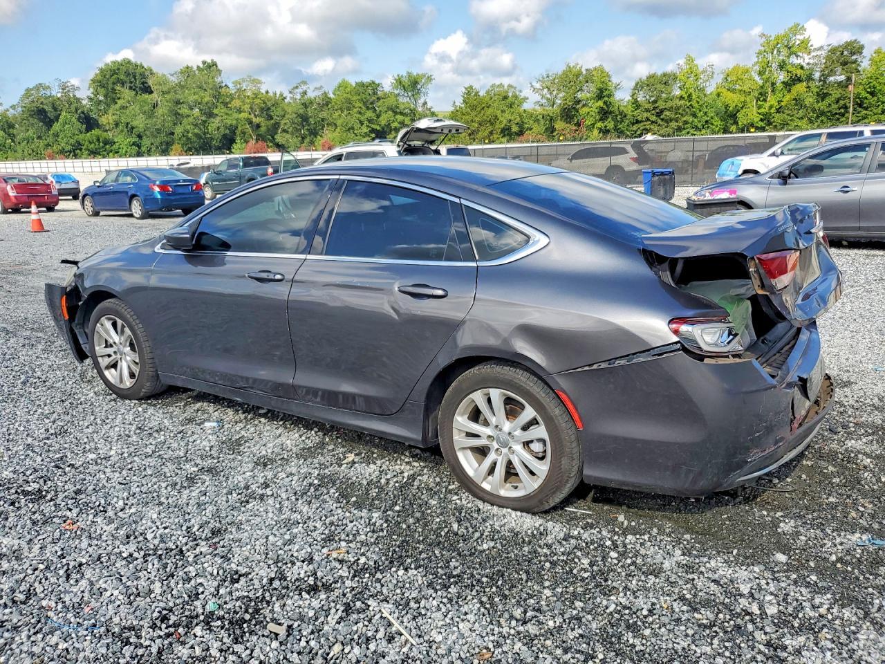 2016 Chrysler 200 Limited - zdjęcie 2
