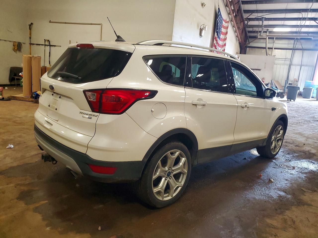 2019 Ford Escape Titanium - zdjęcie 3