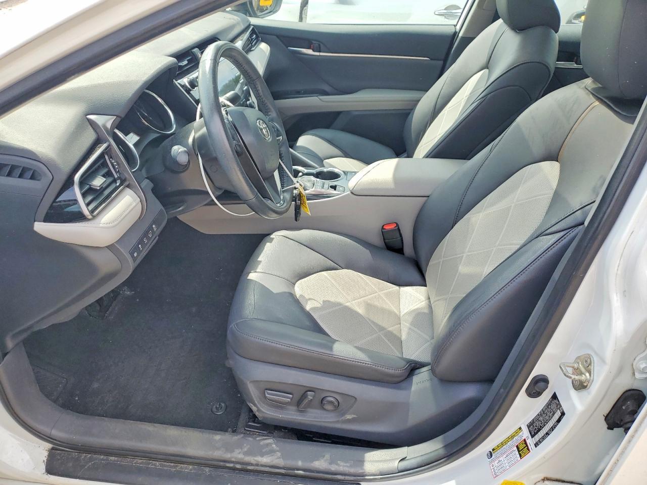 2019 Toyota Camry Xle V6 - zdjęcie 7