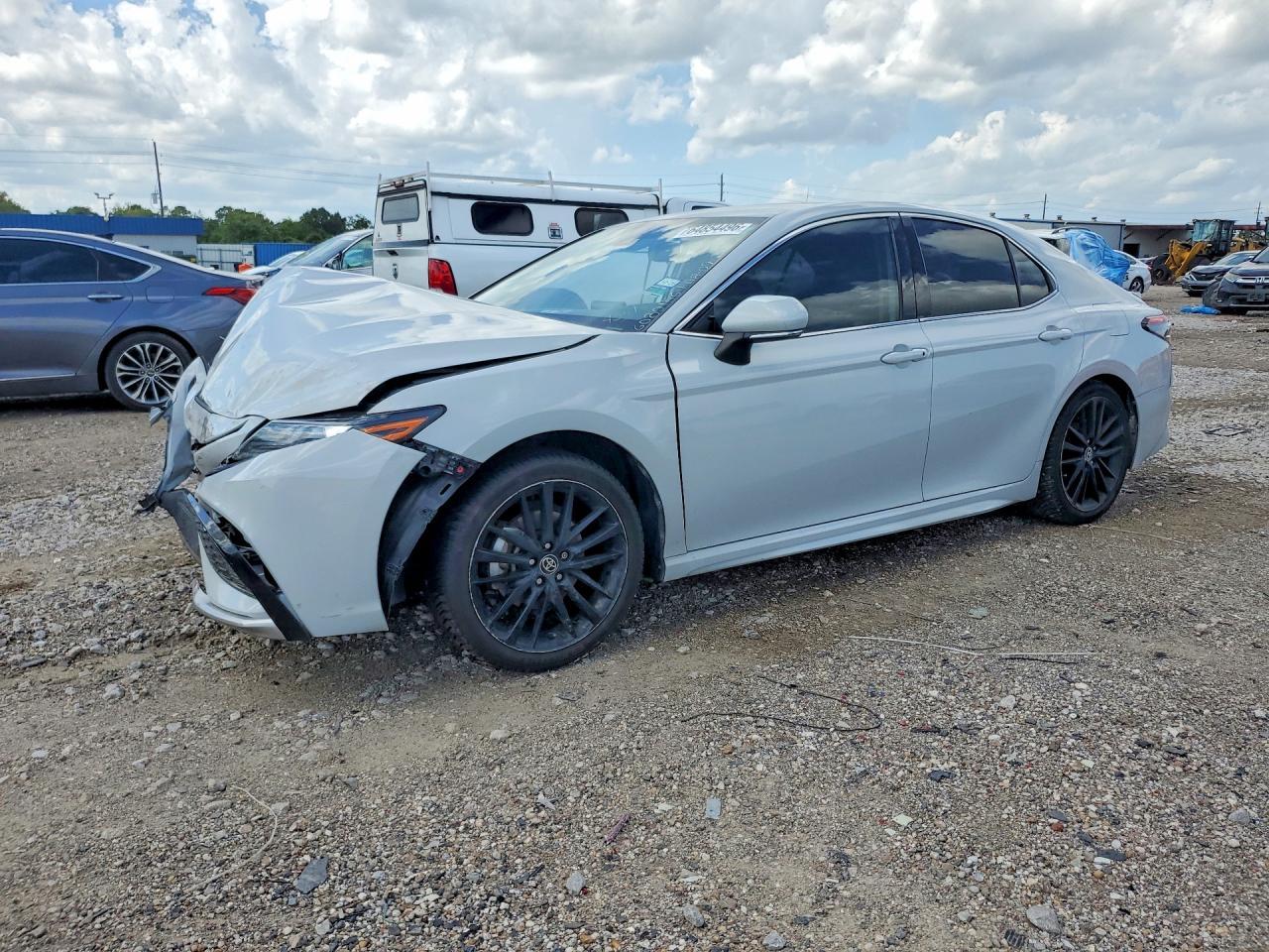 2023 Toyota Camry Xse - zdjęcie główne