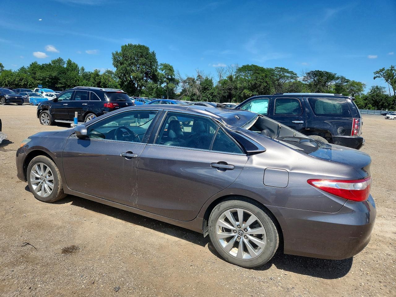 2016 Toyota Camry Xle - zdjęcie 2