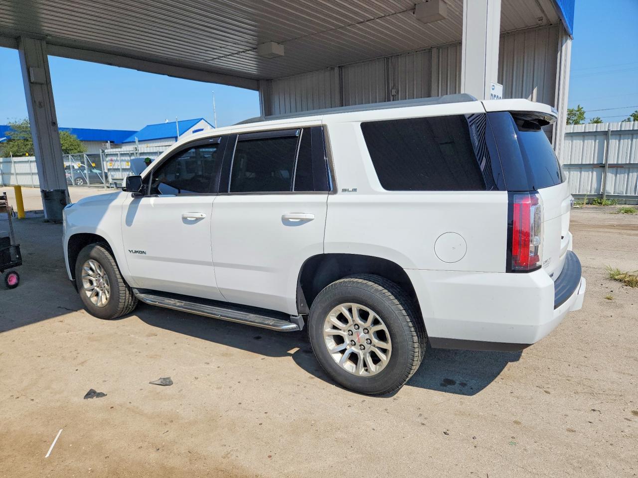 2016 GMC Yukon Sle - zdjęcie 2