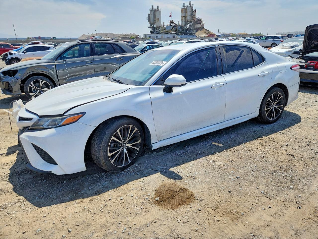 2020 Toyota Camry Se - zdjęcie główne