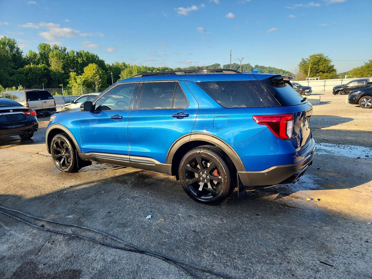 2020 Ford Explorer St - zdjęcie 2