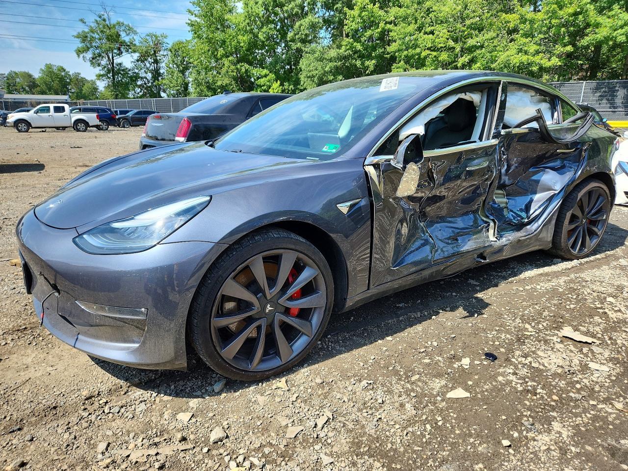 2020 Tesla Model 3 - zdjęcie główne