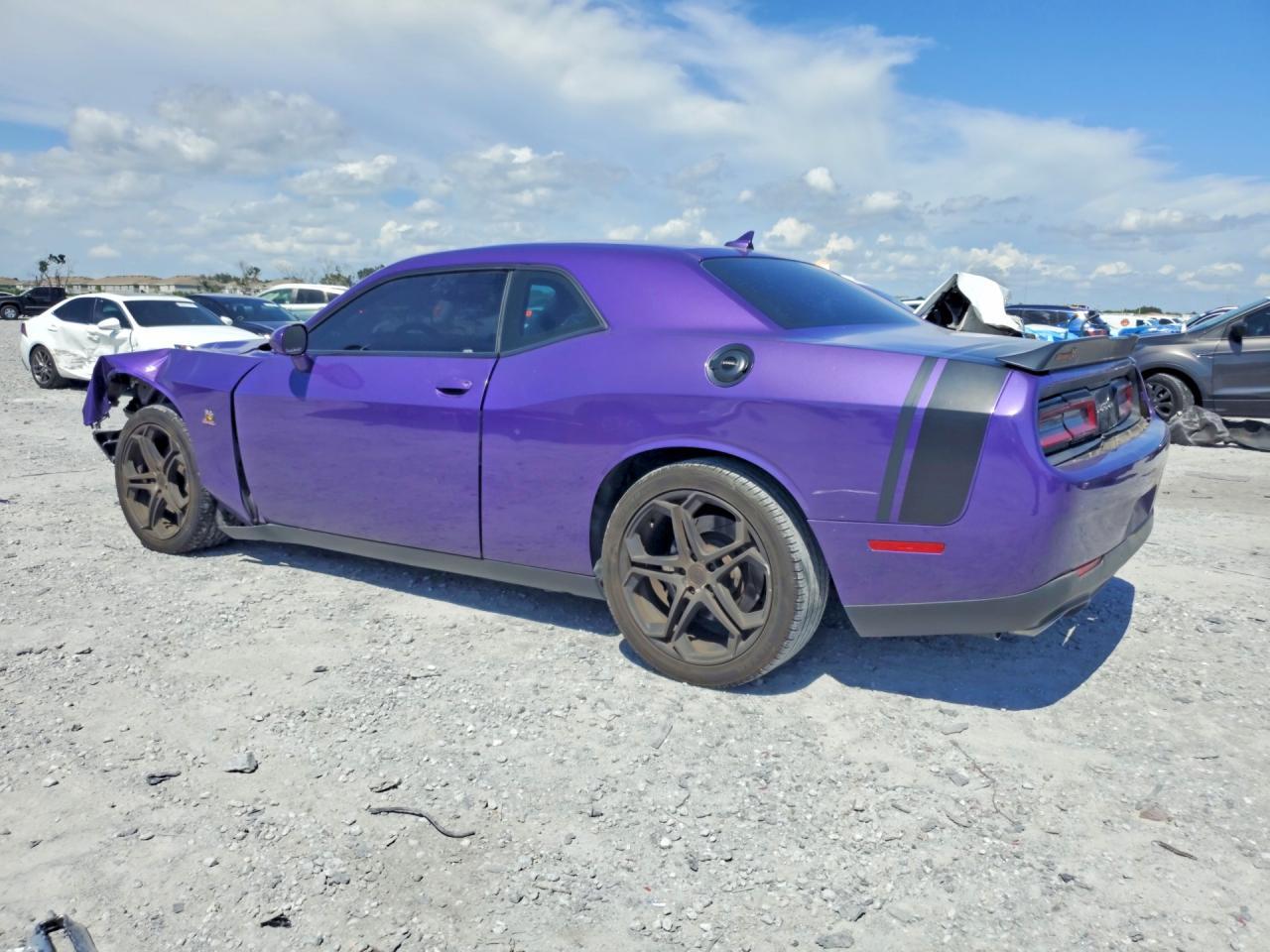 2016 Dodge Challenger R/T Scat Pack - zdjęcie 2