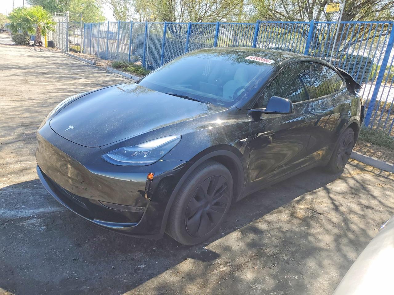 2025 Tesla Model Y - zdjęcie główne