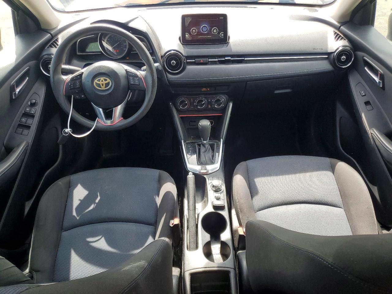 2017 Toyota Yaris Ia Base - zdjęcie 8