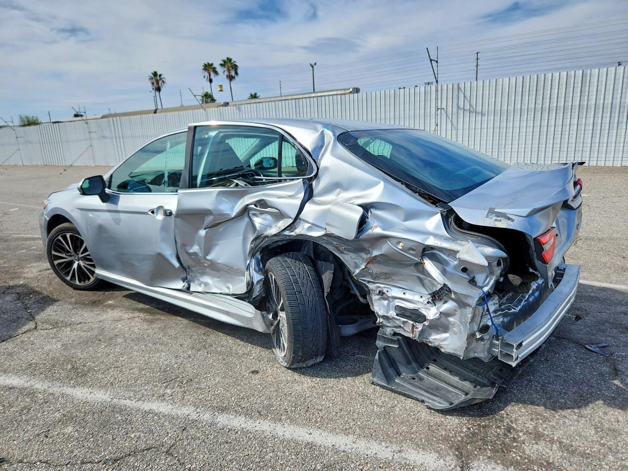 2018 Toyota Camry Se - zdjęcie 2