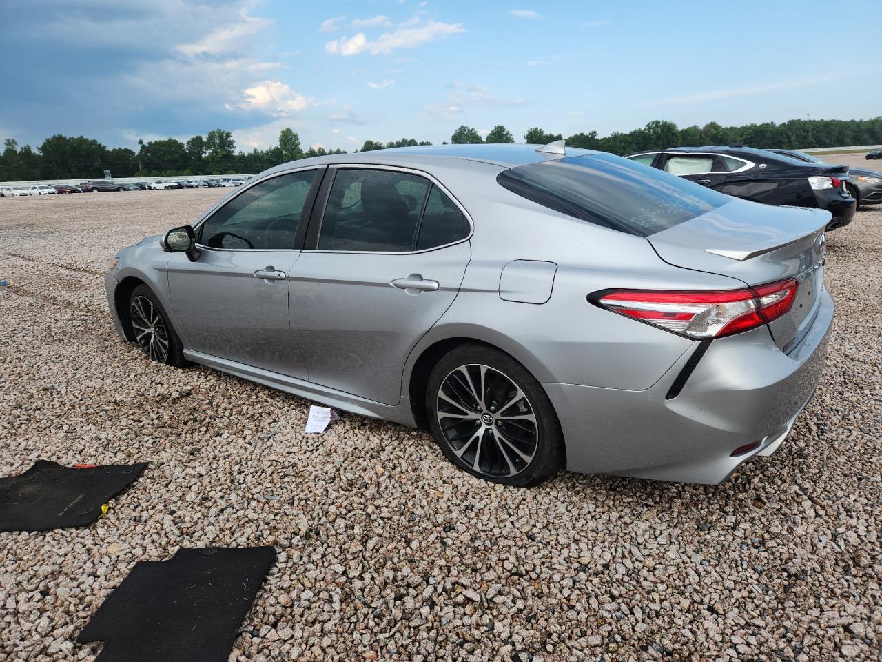 2020 Toyota Camry Se - zdjęcie 2