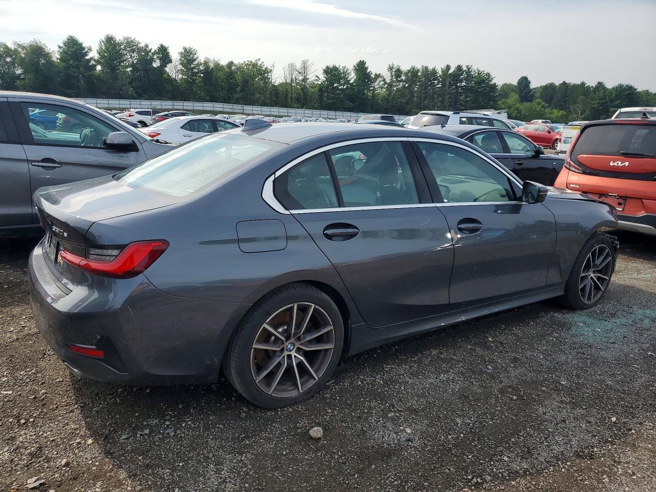 2021 BMW 330Xe - zdjęcie 3