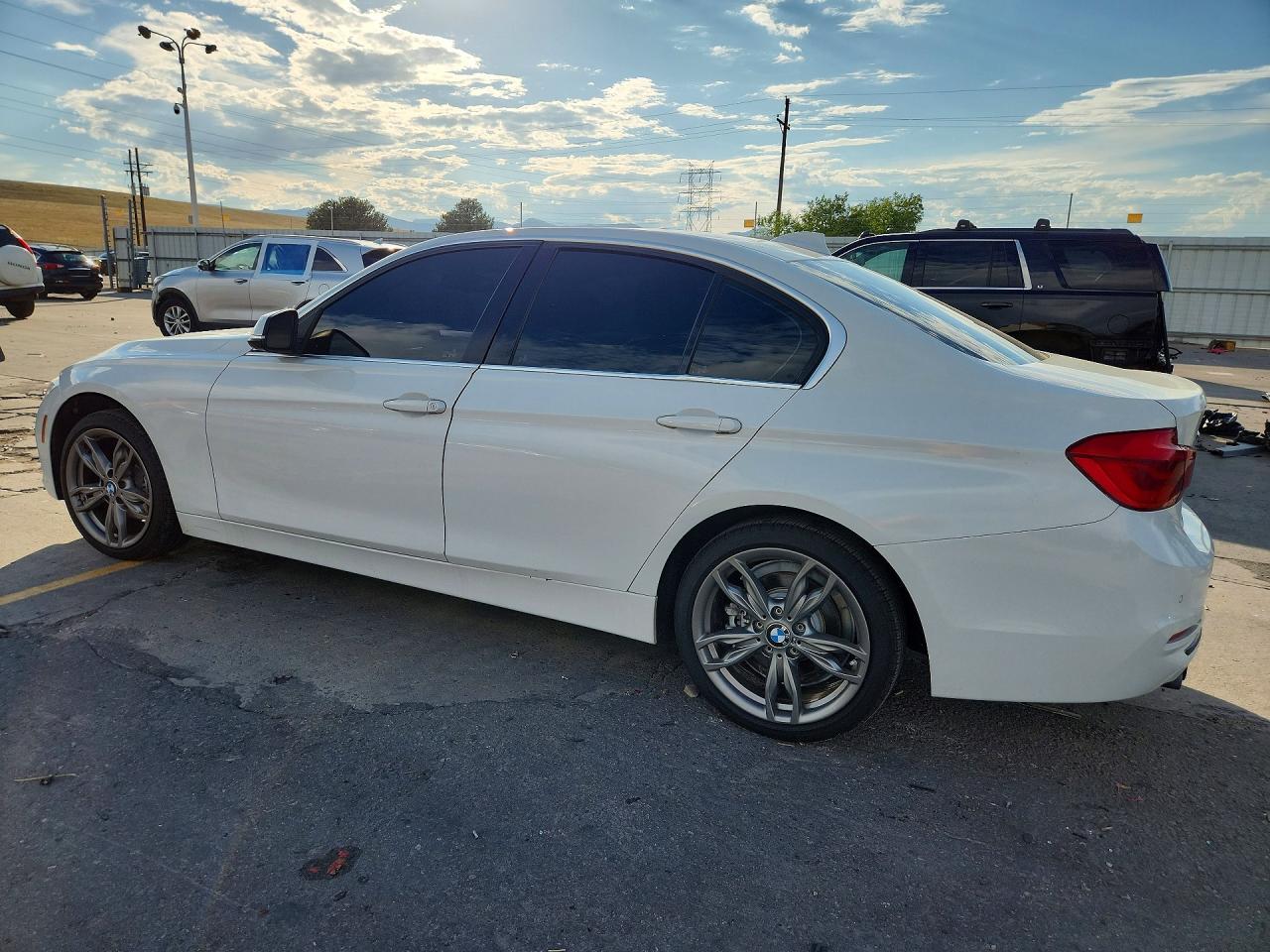 2017 BMW Seria 3 330i - zdjęcie 2