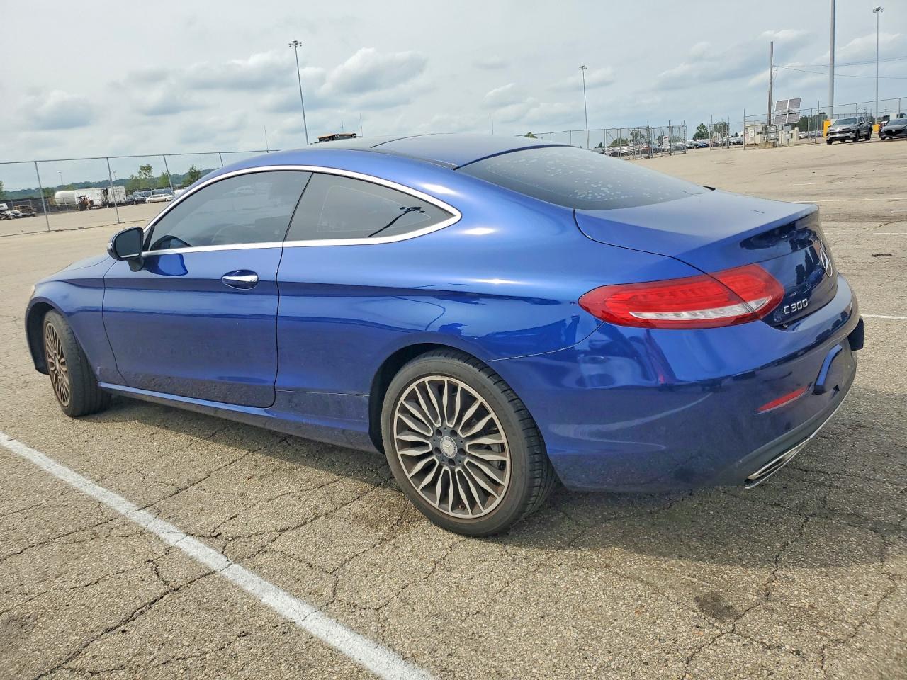 2017 Mercedes-Benz C 300 4Matic - zdjęcie 2
