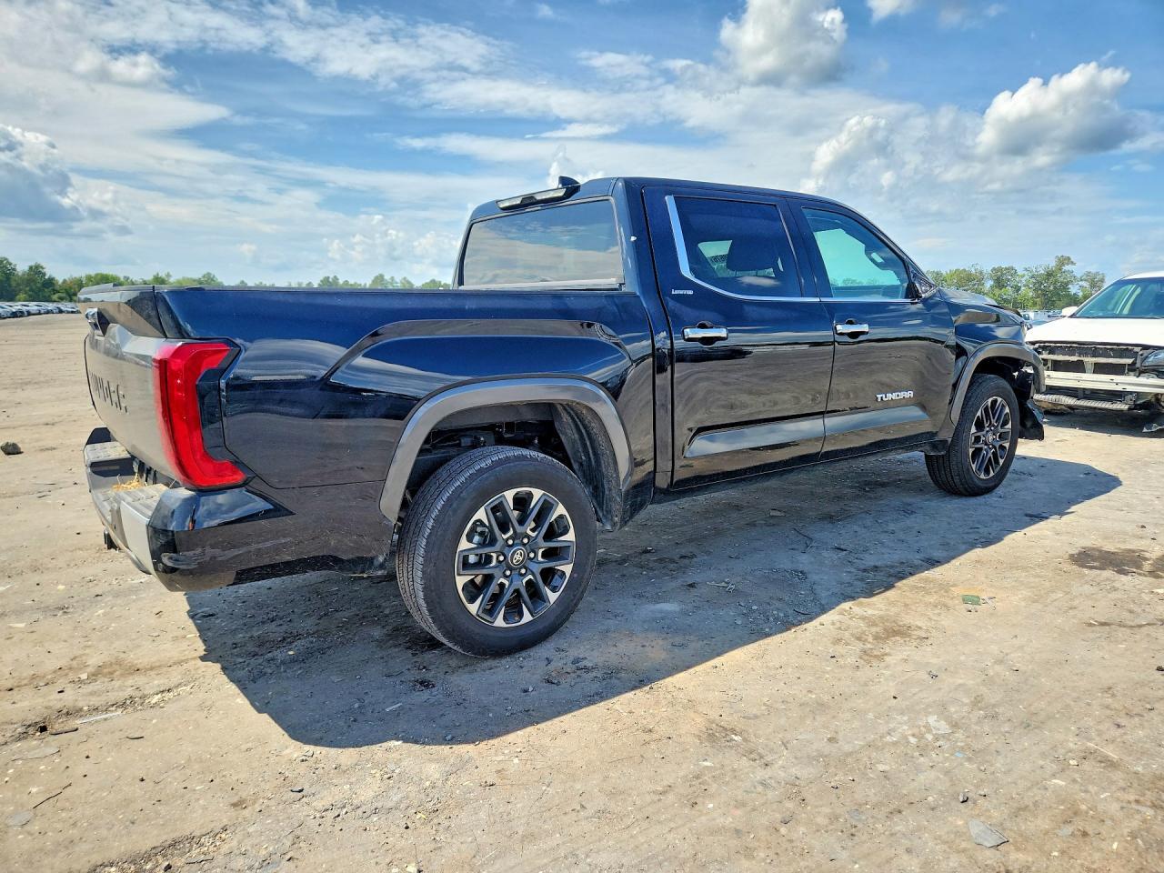2026 Toyota Tundra Crewmax Limited - zdjęcie 3