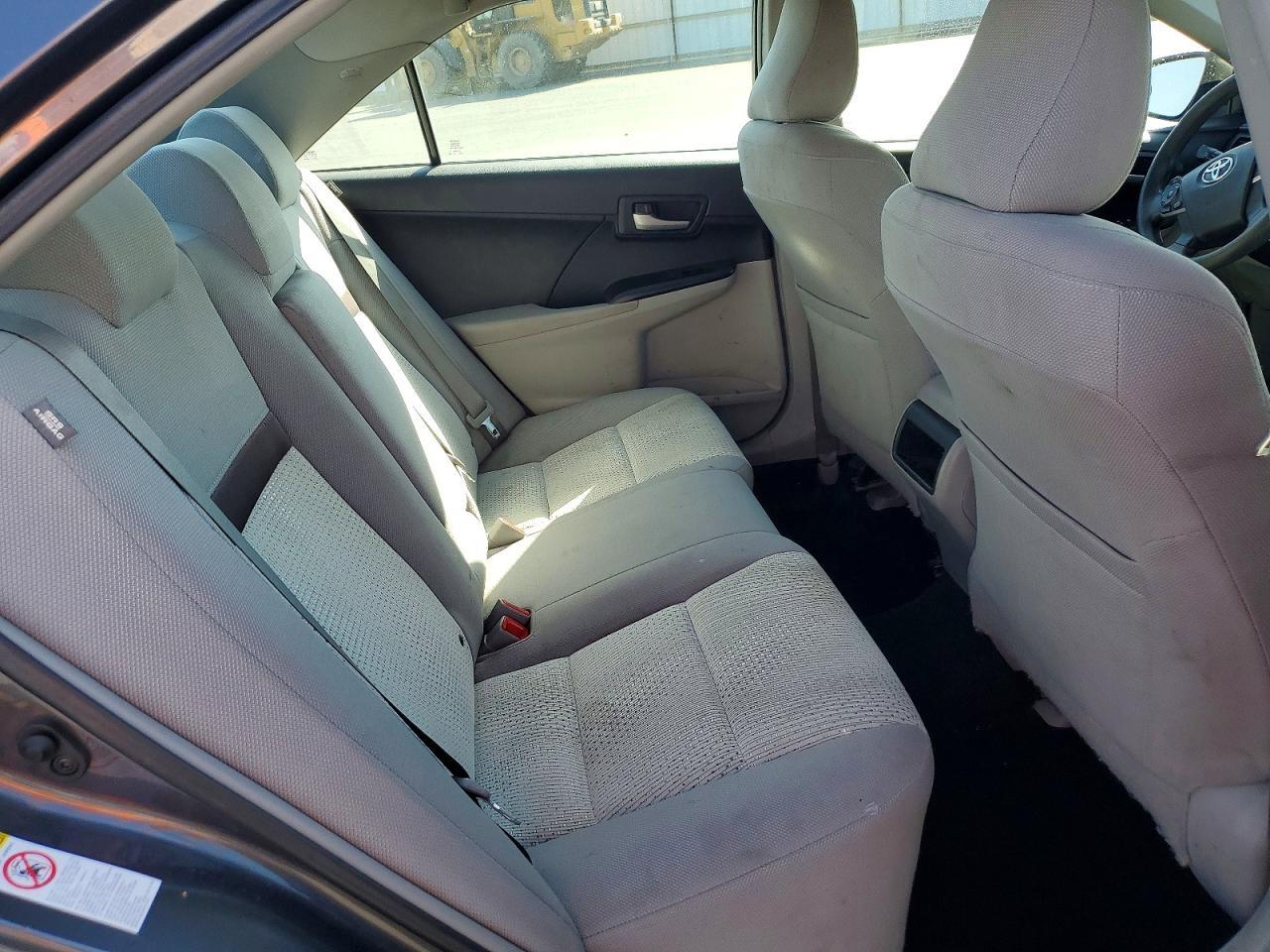 2014 Toyota Camry Le - zdjęcie 10