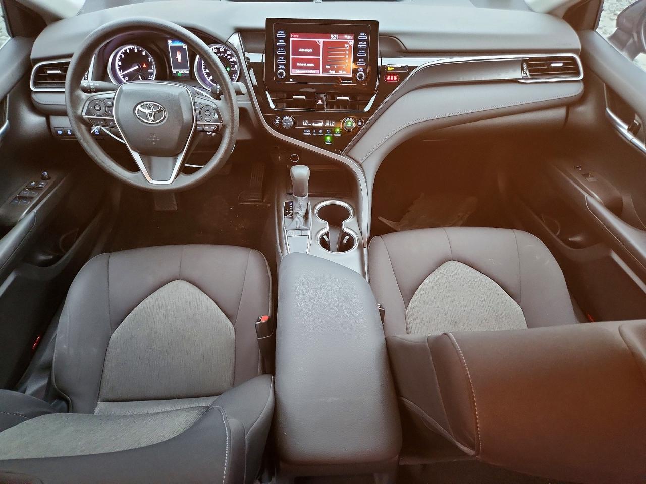 2024 Toyota Camry Le - zdjęcie 8