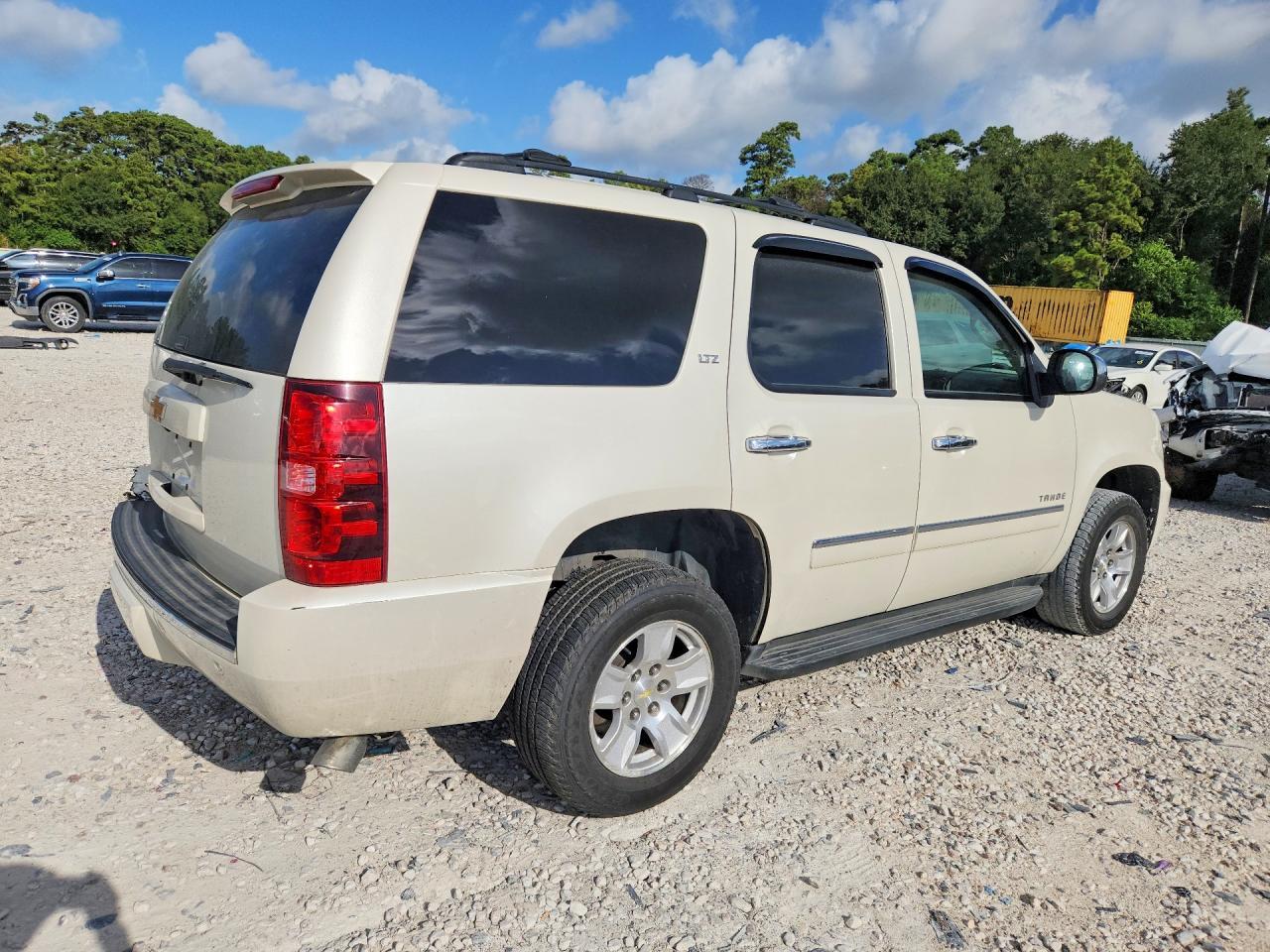 2014 Chevrolet Tahoe C1500 Ltz - zdjęcie 3
