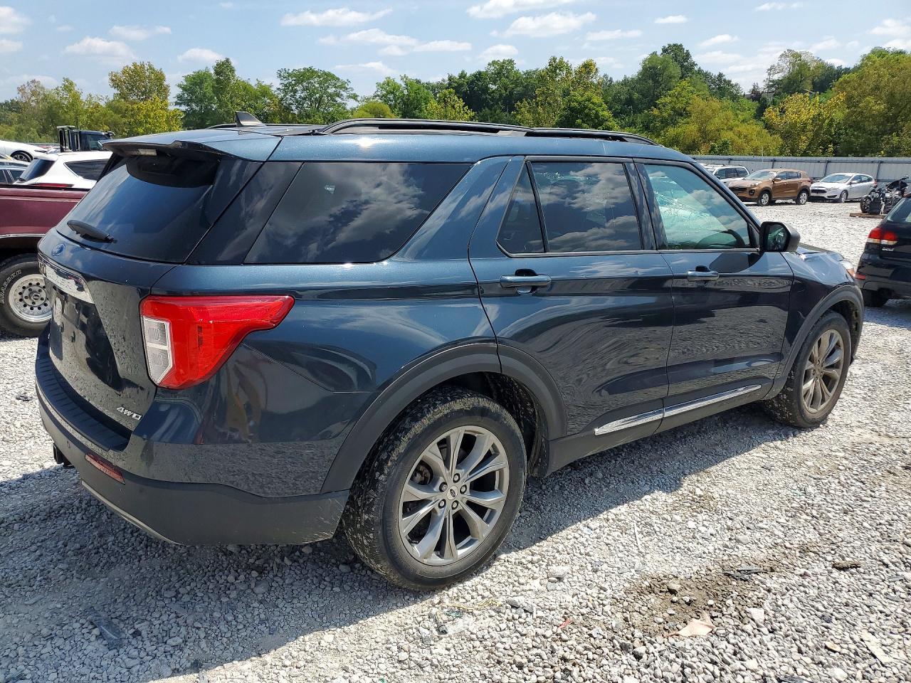 2022 Ford Explorer Xlt - zdjęcie 3