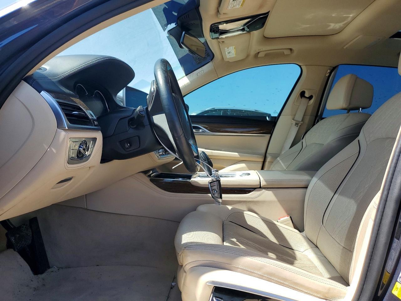 2016 BMW 740 I - zdjęcie 7